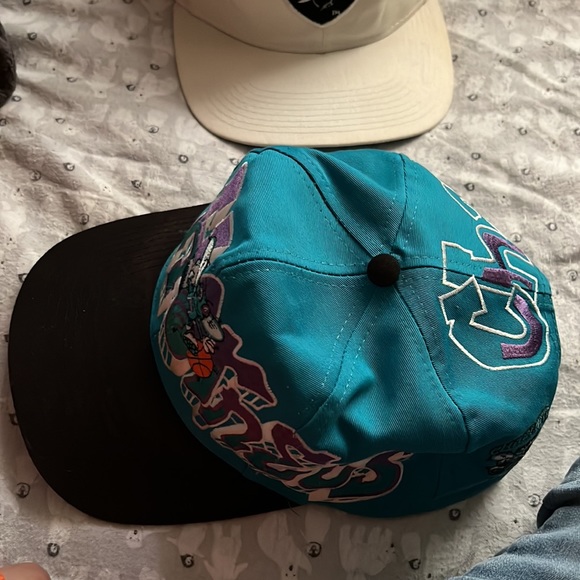 vintage graffiti hornets - Picture 3 of 13